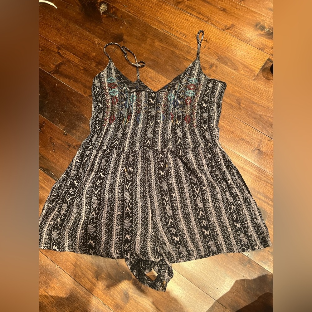 Forever 21 size small romper. Barely worn.